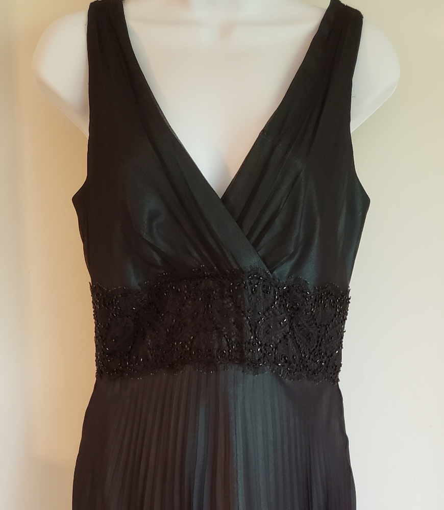 SLEEVELESS SILK DRESS WITH BEADED DESIGN